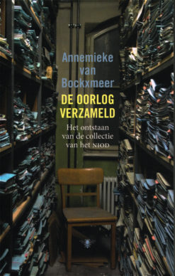 De oorlog verzameld - 9789023489399 - Annemieke van Bockxmeer
